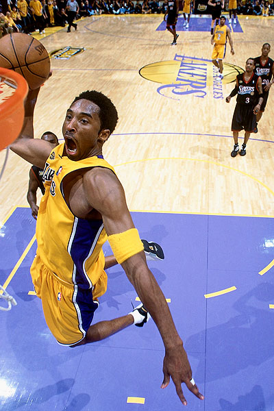 Kobe Bryant breaks away from the pack in the 2001 NBA Finals against Iverson's 76ers.